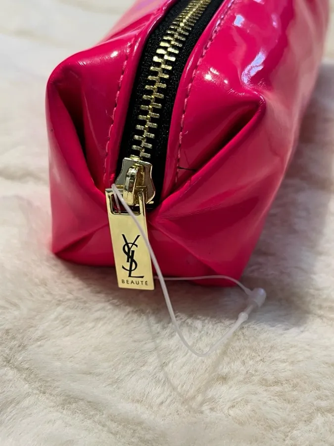 قطعة Yves Saint Laurent